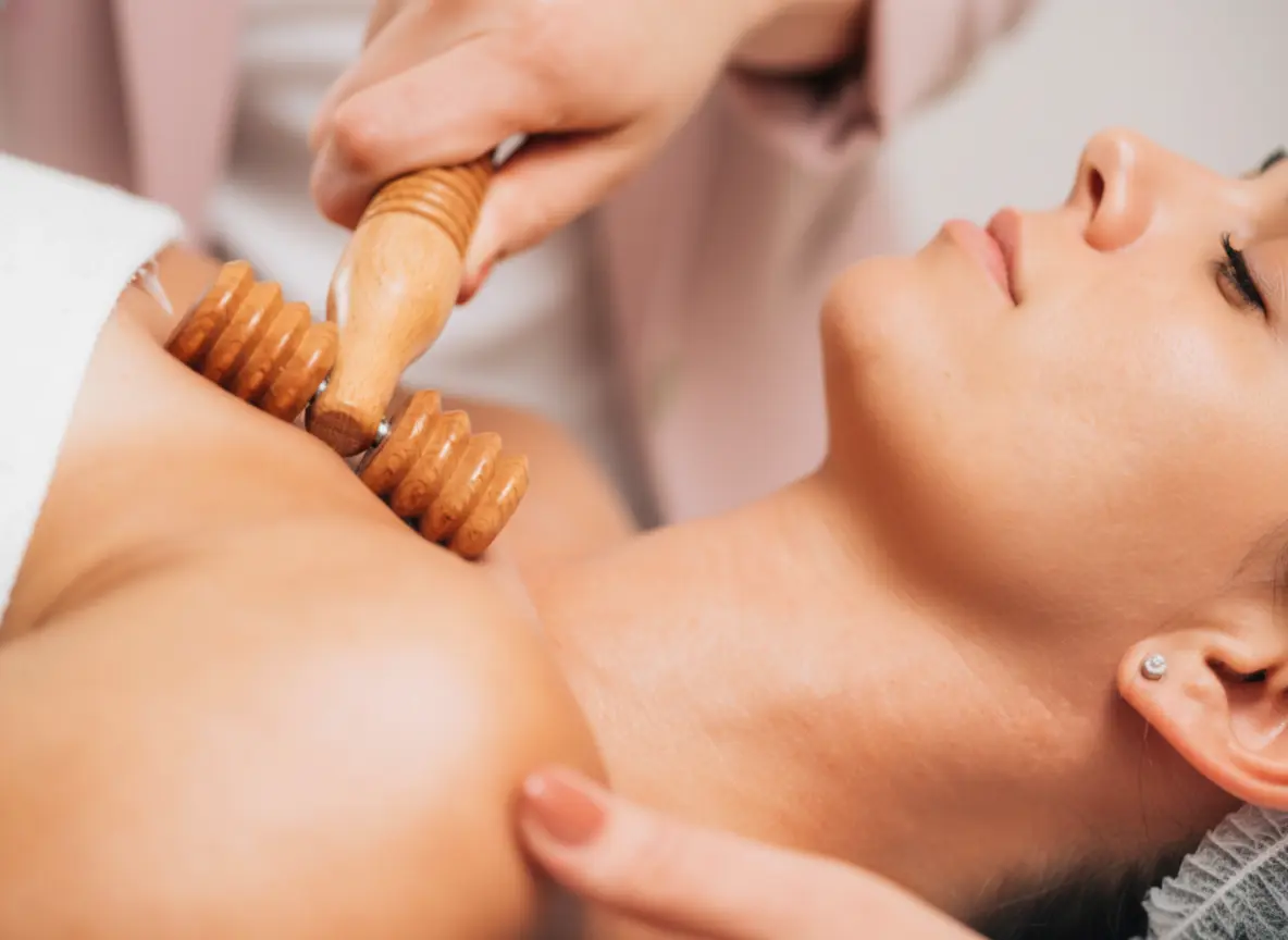 Facial and neck maderotherapy